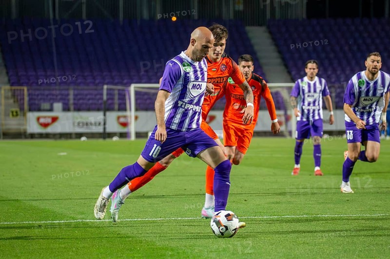 Football NL I. Hungary 2024/25 season, matchday 32: Újpest FC v Nyíregyháza Spartacus***Dangerous shot on goal by Mátyás Tajti (10, Újpest)