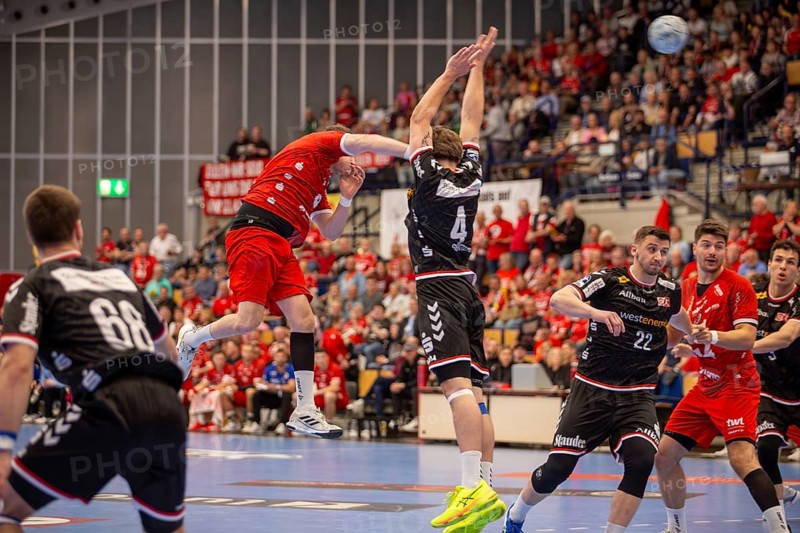 2nd HBL (Handball Bundesliga), Matchday 32: Eulen Ludwigshafen against TuSEM Essen***Marc-Robin Eisel (9, Ludwigshafen) takes the throw