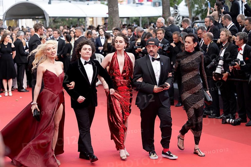 Cannes, France - 22.5.2024: Jennifer Schwalbach, Kevin Smith, Harley Quinn Smith, Austin Zajur and Alessandra Williams during the - La Venue De L'avenir (Colours Of Time) - Red Carpet during the 78th Cannes International Film Festival. The film festival takes place from 13 to 24 May 2025