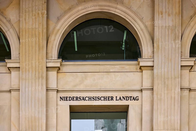 Parliament of Lower Saxony, Leineschloss, entrance area, sign for the parliament, Hanover, state capital, Hanover region, Lower Saxony, Germany, Europe
