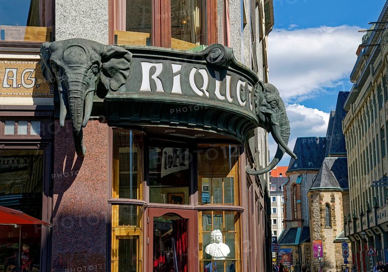Riquethaus, Riquet coffee house with Art Nouveau mosaics by architect Paul Lange, landmark are two copper elephant heads, Leipzig, Saxony, Germany, Europe