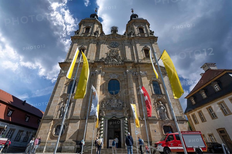 Parish and pilgrimage church of the Holy Trinity, basilica in Gößweinstein with pilgrimage flags, Upper Franconia, Bavaria, Germany, Europe