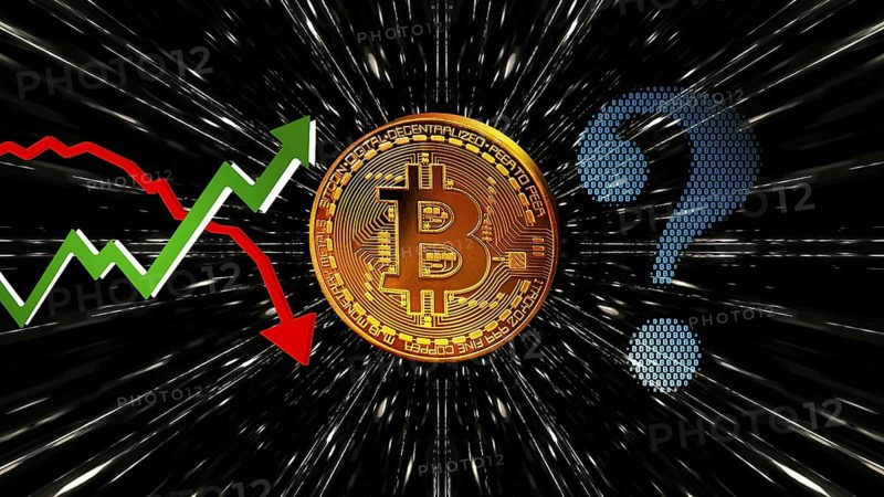 Symbolic image, price development, Bitcoin questionable due to extreme energy demand, stock market prices, insecure digital currency, resources, energy, industry, economy critical, stock market hype, stock market crash, payment, insolvency, wrong decisions, maximum profit, profit slump, share prices, Germany as a business location, global economy, globalisation, environmental protection, mafia, Trump government, Bitcoin rally, cryptocurrency, electronic wallet, crypto reserve, stock market trading, gold replacement currency