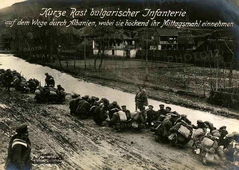 Short rest of Bulgarian infantry on their way through Albania, having their lunch while crouching, 1914 - 1918, World War I, reproduction of a war postcard