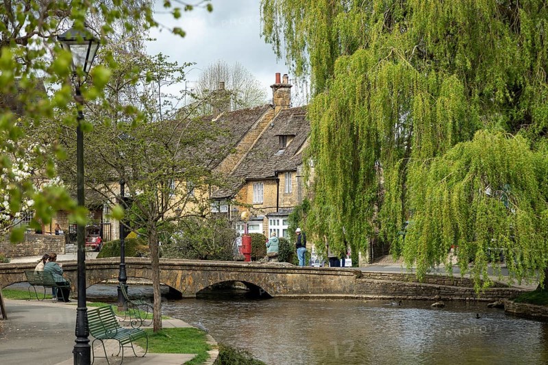 Bridge, River Windrush, houses, trees, Bourton-on-the-Water, The Cotswolds, Gloucestershire, England, Great Britain