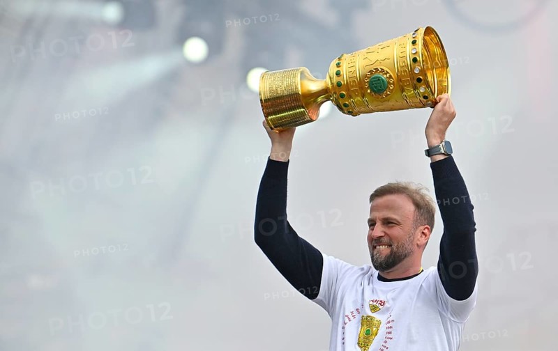 Coach Sebastian Hoeneß VfB Stuttgart with trophy, jubilation joy emotion VfB Stuttgart victory celebration, VfB Stuttgart team celebrates winning the DFB Cup 2025 in Stuttgart at Schlossplatz, Stuttgart, Baden-Württemberg, Germany, Europe