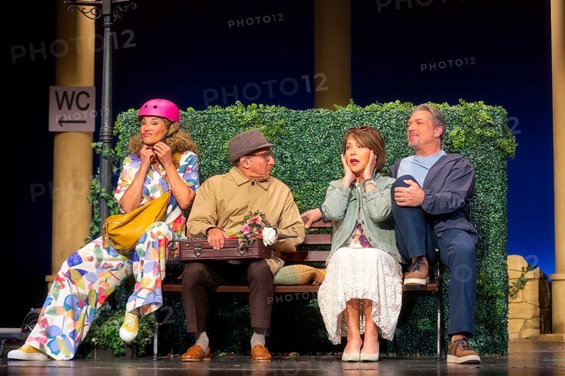 Janina Hartwig, Caroline Beil, Dieter Landuris, Hardy Krüger, FISCH SUCHT FAHRRAD, photo rehearsal on 14.05.2025 at the palace gardens Theatre, Berlin, premiere: 17.05.2025