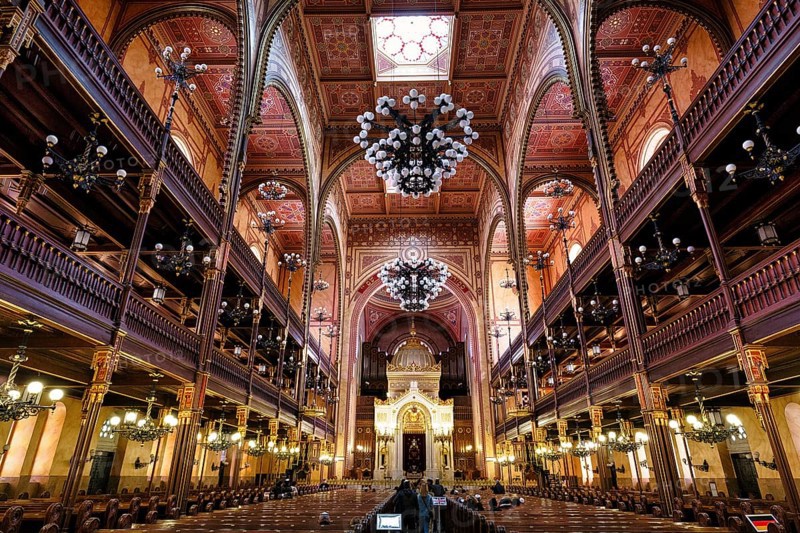 Artfully decorated interior with Torah shrine, Great Synagogue, Nagy Zsinagoga, Pest district, Budapest, Hungary, Europe