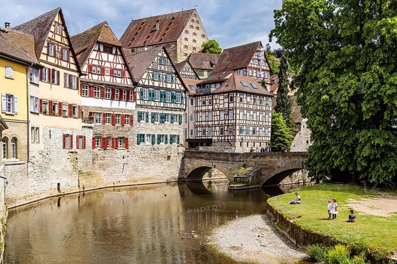 Town view with interesting half-timbered houses on the river Kocher. Historic old town centre of Schwäbisch Hall, Baden-Württemberg, Germany, Europe