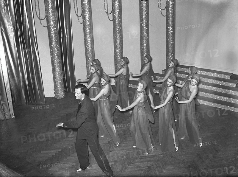 Ballet girls in on stage 1939. The young women are all dressed in their costumes with a man in front. Sweden 1939 23-5