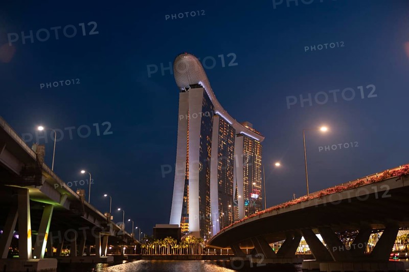 12.03.2020, Singapore, Republic of Singapore, Asia, Night shot with view of the Marina Bay Sands Hotel on the banks of the Singapore River in the city centre, Asia