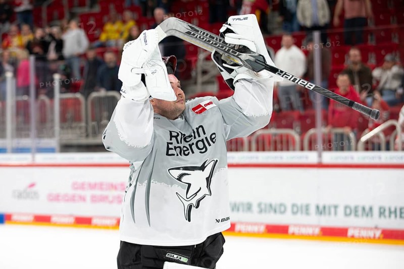PSD Bank Dome, Düsseldorf, North Rhine-Westphalia, Julius Hudacek (Koelner Haie, #35), PENNY DEL, Düsseldorfer EG-Kölner Haie on 18/10/2024 at the PSD Bank Dome in Düsseldorf Germany