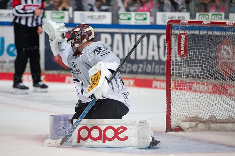 Balver Zinn Arena, Iserlohn, North Rhine-Westphalia, Julius Hudacek (Koelner Haie, #35), PENNY DEL, Iserlohn Roosters-Kölner Haie on 20/10/2024 at the Balver Zinn Arena in Iserlohn Germany