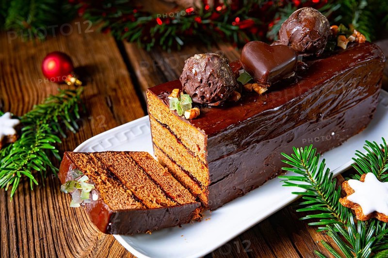 Christmas gingerbread filled with jam
