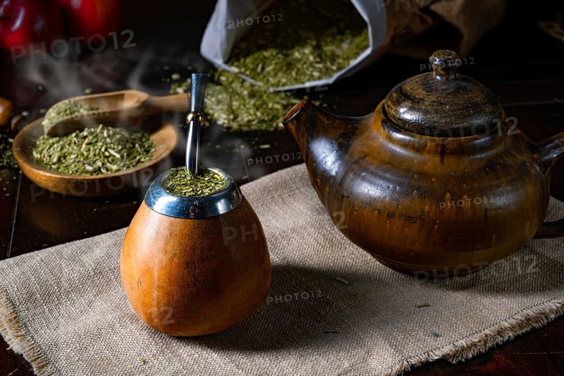 Prepare yerba mate with calabash and bombilla