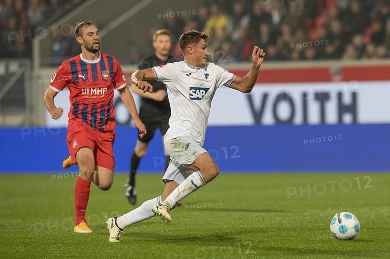 Germany: Soccer 1st Bundesliga, Matchday 8 - 1. FC Heidenheim-TSG Hoffenheim, Voith-Arena, Heidenheim, Tom BISCHOF TSG Hoffenheim on the ball