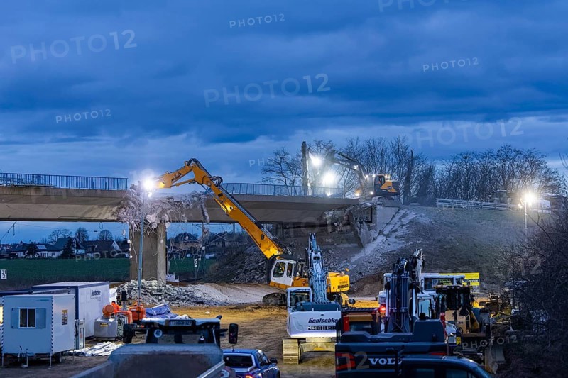 Following investigations of another reinforced concrete bridge in Saxony and the cracks caused by corrosion found there, the immediate demolition of the B101 railway bridge was ordered and work began on 19 December. The railway line to Berlin should be open again by 24 December. Großenhain, Saxony, Germany, Europe