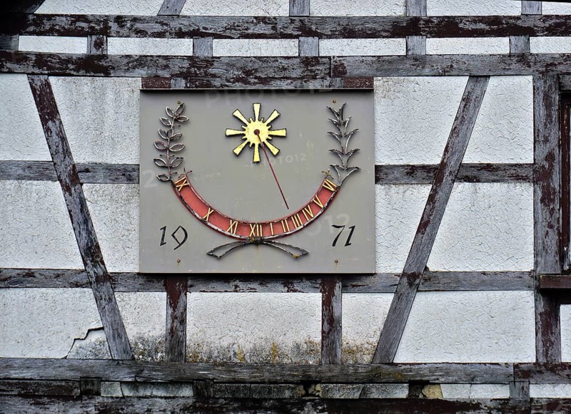 Historical sundial, Historical sundial