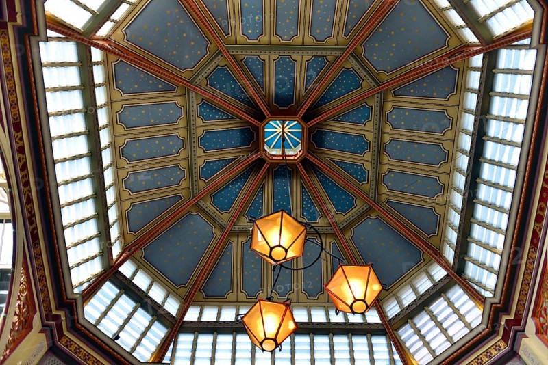 Leadenhall Market, London, London region, Historic market hall with flags and decorated roof, London, London region, England, A decorative octagonal ceiling with glass and hanging lamps, London, London region, England, United Kingdom, Europe