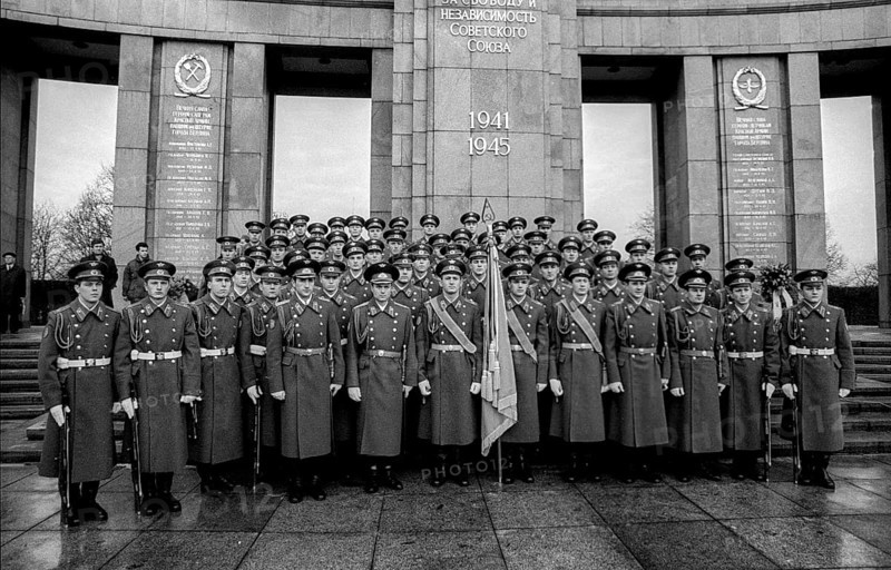 Germany, Berlin, 22.12.1990, Removal of the Soviet guard of honour from the memorial in Tiergarten, guard of honour, Europe