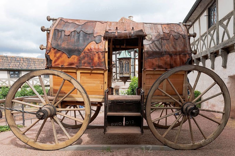 Medieval carriage with a view of an ornate, lead-glazed bay window at Wartburg Castle