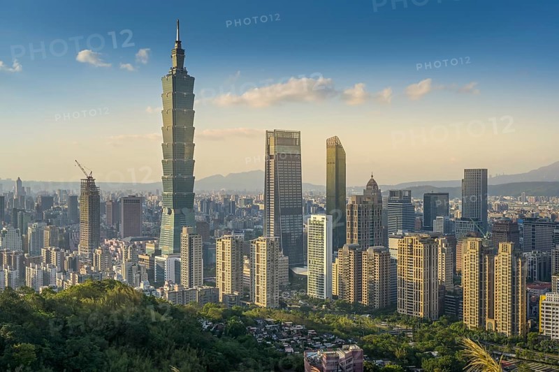 Panoramic view of the Taipei skyline from Elephant Mountain, Taiwan, Asia