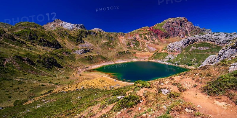 Lake of La Cueva, Circular Route of Lagos de Saliencia, Somiedo Natural Park, Principado de Asturias, Spain, Europe