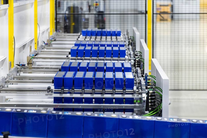 JT Energy Systems is the largest production centre for lithium-ion batteries in the intralogistics industry. On an area of 42, 000 m², lithium-ion batteries are produced and reconditioned to the highest quality standards using modern production technologies. An industrial robot assembles individual cells into battery units, Freiberg, Saxony, Germany, Europe
