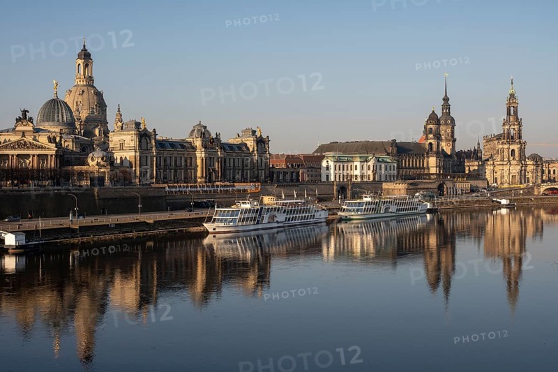 Dresden, view over the Elbe at sunrise