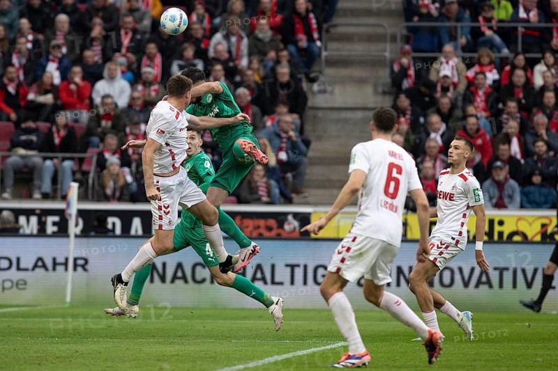 Andreas Dick (DFL/DFB REGULATIONS PROHIBIT ANY USE OF PHOTOGRAPHS AS IMAGE SEQUENCES AND/OR QUASI-VIDEO), RheinEnergieStadion, Cologne, North Rhine-Westphalia, Dominique Heintz (1.FC Köln, defence, #3), Niko Gießelmann (SpVgg Greuther Fürth, defence, #17), 2nd Bundesliga, 1.FC Köln, SpVgg Greuther Fürth on 09.11.2024 at the RheinEnergieStadion in Cologne Germany
