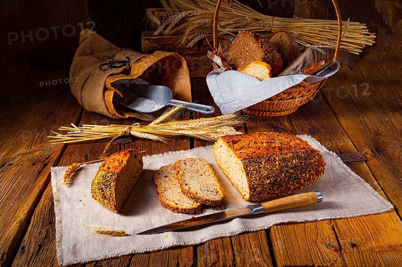 Linseed bread with a poppy seed and sesame mixture