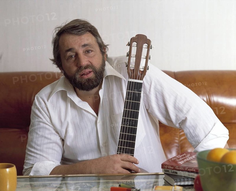 Cornelis Vreeswijk. Dutch-born Swedish singer songwriter, poet and actor. Born 8 august 1937 - 12 november 1987. Cornelis Vreeswijk is considered one of the most influential and successful troubadours in Sweden. 1970s