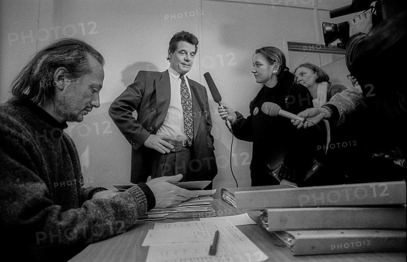 Germany, Berlin, 02.01.1992, Joachim, Gauck, first day of Stasi files - access for civil rights activists, in the Gauck office, press crowd, left: Reinhard Weißhuhn, Europe