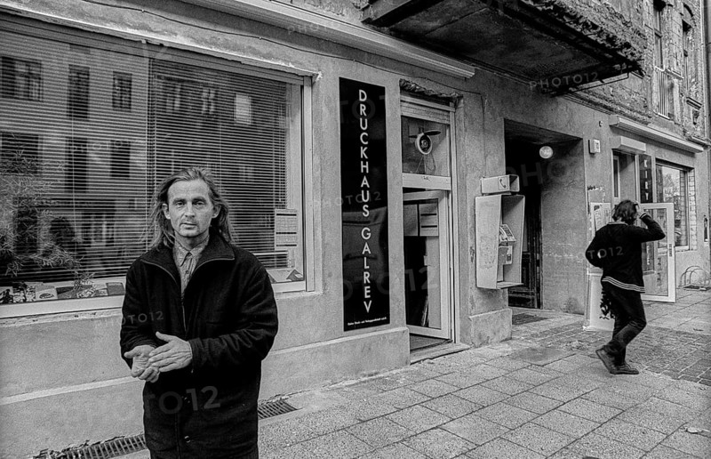 Germany, Berlin, 25 October 1991, Galrev printing works and Café Kyril in Lychener Straße, the artist Gerd Sonntag, Europe