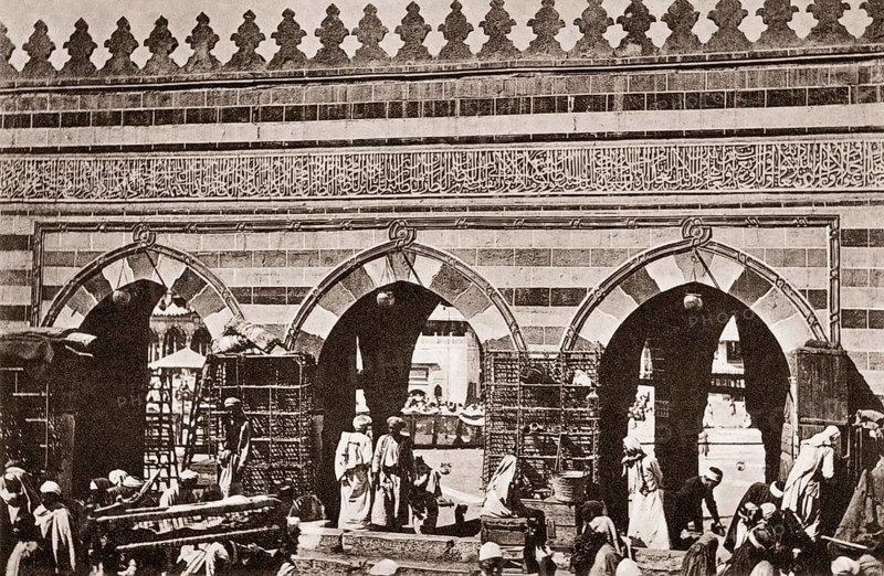Muslims praying around the Ka'bah at al-Masjid al-?aram, Mecca during the Hajj, 19th century