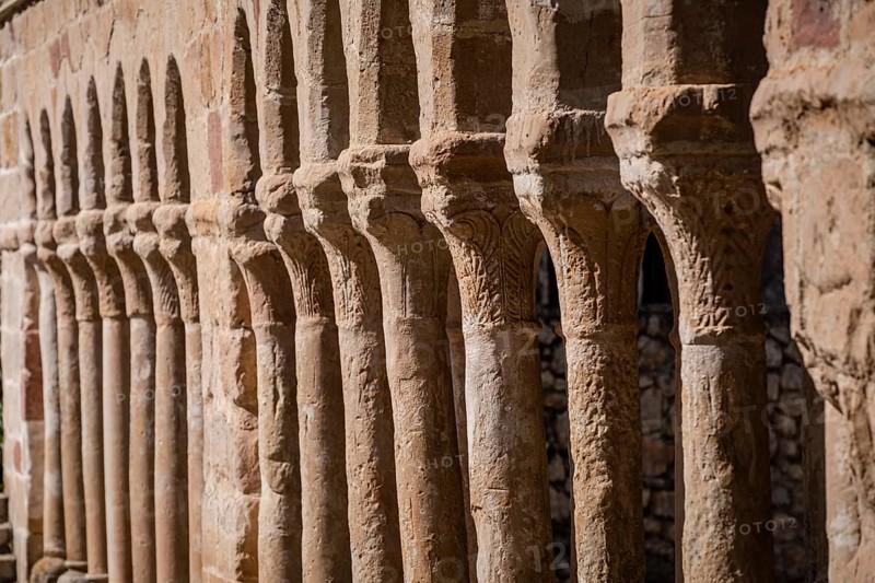 Arcaded gallery of semicircular arches on paired columns, Church of the Savior, 13th century rural Romanesque, Carabias, Guadalajara, Spain, Europe