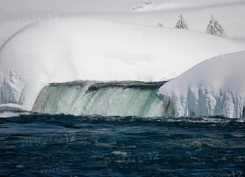 Winter Niagara Falls frozen snow and ice