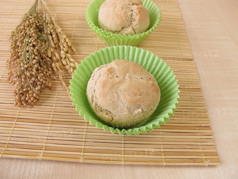 Roll muffins made from spelt, millet and rice