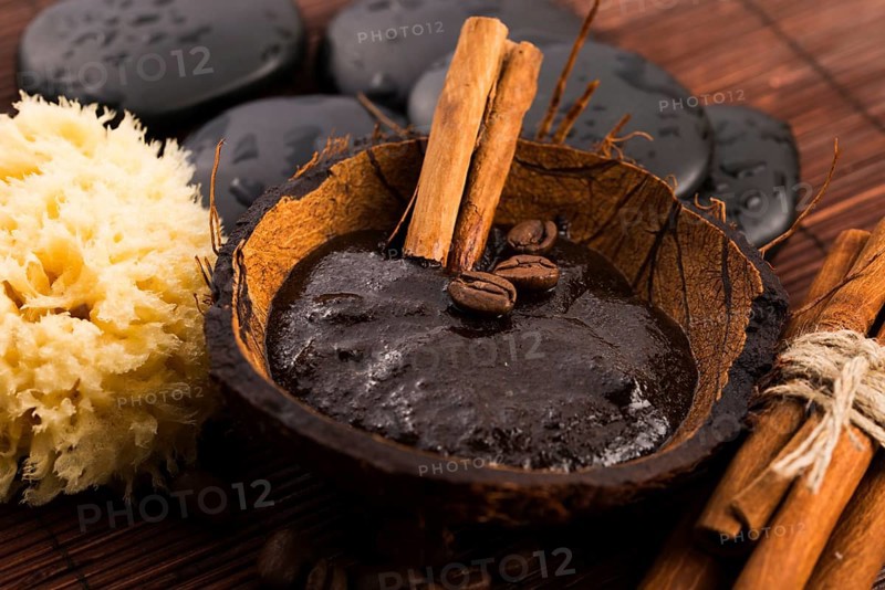 Homemade face and body organic all natural coffee scrub (peeling) with cinnamon