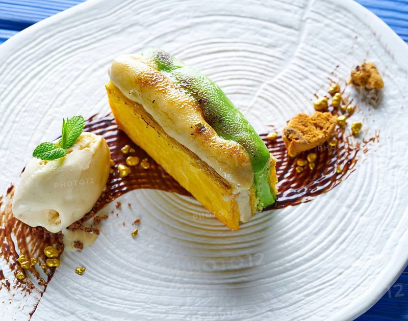 Caramelized cinnamon and pistachio cream millefeuille dessert