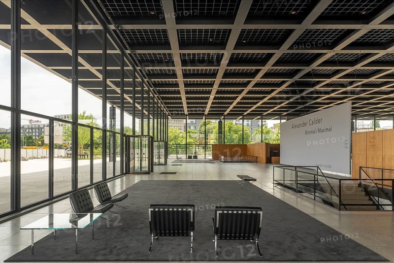 Berlin, Kulturforum, Neue Nationalgalerie, built 1965-1968 according to designs by Ludwig Mies van der Rohe. Collaboration on the roof construction: Frei Otto, view of the interior after restoration in 2021