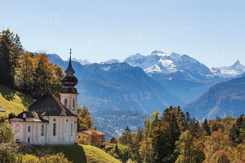 Maria Gern pilgrimage church and Steinernes Meer in autumn, Berchtesgarden Alps, Berchtesgaden, Berchtesgadener Land, Upper Bavaria, Bavaria, Germany, Europe