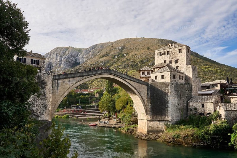 Stari Most, bridge over the river Neretva, old town centre of Mostar, Bosnia-Herzegovina