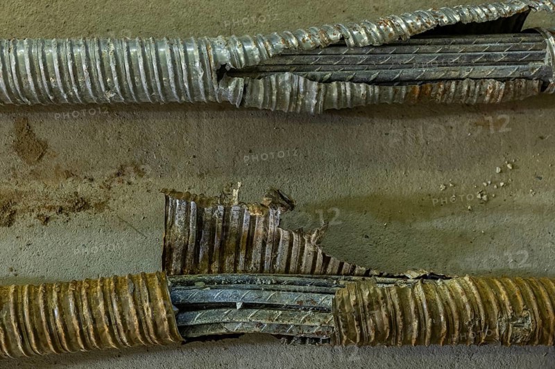 MKP GmbH, the company commissioned to analyse and assess the condition of the Carola Bridge, presented various material samples of the bridge debris to the press. Heavily rusted prestressing steel parts were also shown, Carola Bridge in Dresden, Dresden, Saxony, Germany, Europe