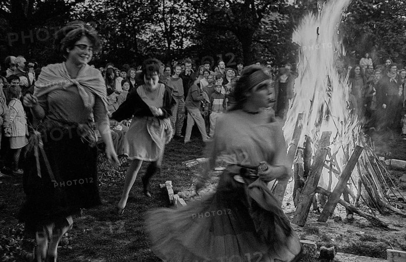 GDR, Berlin, 30 April 1990, 1st Walpurgis Night in Prenzlauer Berg (at the water tower), witches' dance around the fire