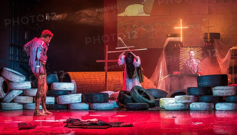 In a production by the Gorki Theatre (Berlin) with Mazen Aljubbeh, Jonas Dassler, Lea Dräger, Aram Tafreshian, Till Wonka. Directed by Sebastian Baumgarten. Photo rehearsal on 27.09.2018
