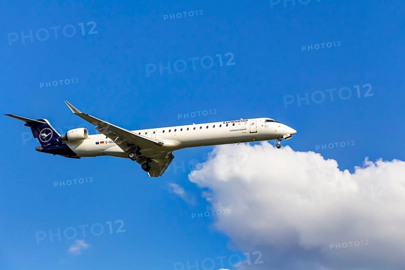 Lufthansa CityLine Bombardier CRJ-900LR im Landeanflug auf den Flughafen Frankfurt am Main, Deutschland