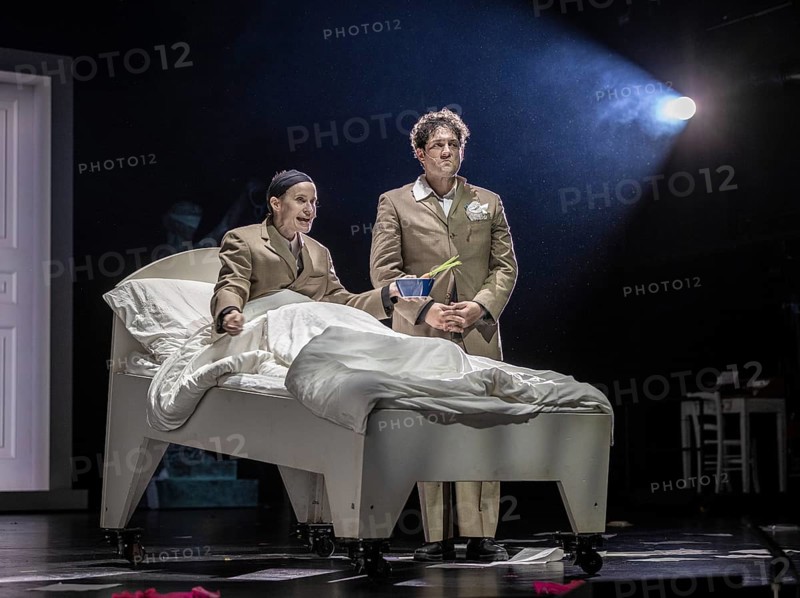 Trial based on Franz Kafka at the Maxim Gorki Theatre in Berlin in a production by Oliver Frljic . A mix of tragedy and comedy that gives Kafka's dark world a modern twist and brings the absurdities of bureaucracy to life in vivid images. Participants: Marc Benner Yanina Cerón Lea Dräger Edgar Eckert Christiane Paul Çigdem Teke Media rehearsal from 18.09.2024 in Berlin, Berlin