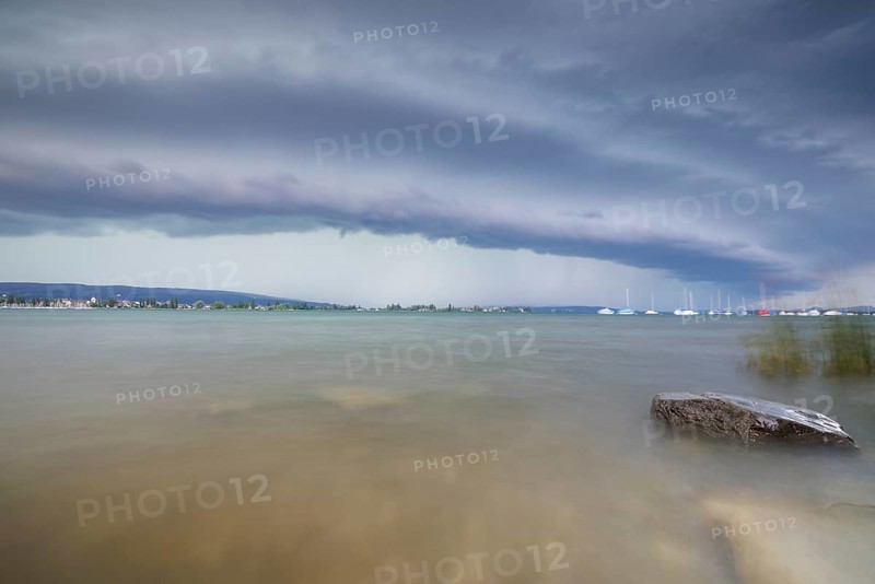 Gloomy mood with boats on the horizon under a cloudy, grey sky with a shelf cloud, Allensbach, Untersee, Lake Constance, Constance District, Baden-Württemberg, Germany, Europe