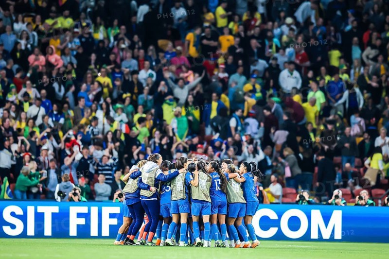 BRISBANE, AUSTRALIA, JULY 29: French players celebrate beating Brazil at the FIFA Women's World Cup Australia & New Zealand 2023 at Brisbane Stadium on July 29, 2023